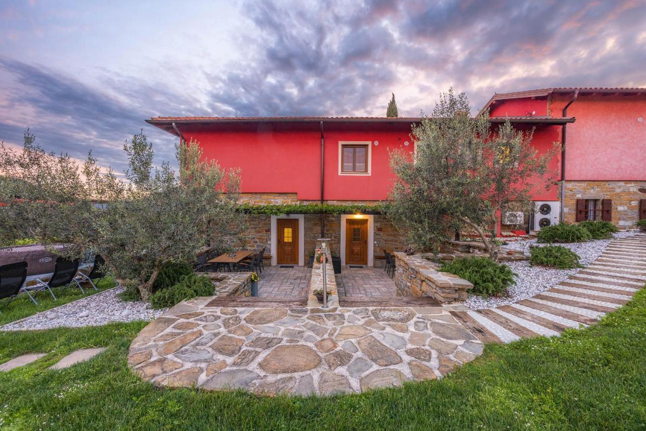 Touristfarm - Apartments "Red Fairytale" Marezige Εξωτερικό φωτογραφία