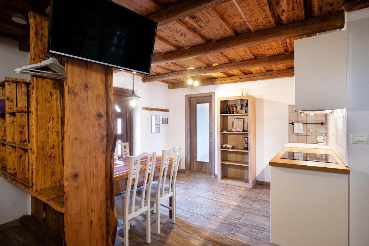 Touristfarm - Apartments "Red Fairytale" Marezige Εξωτερικό φωτογραφία