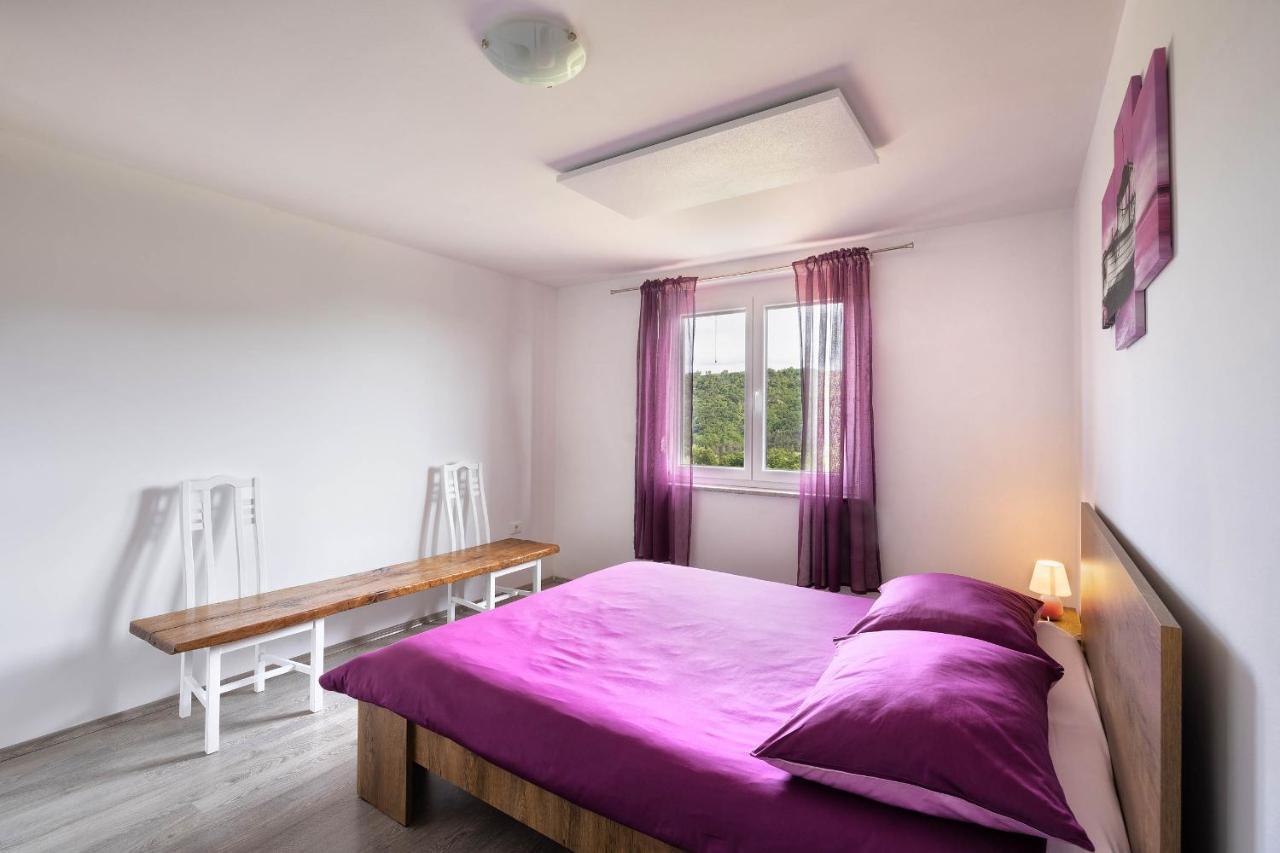 Touristfarm - Apartments "Red Fairytale" Marezige Εξωτερικό φωτογραφία
