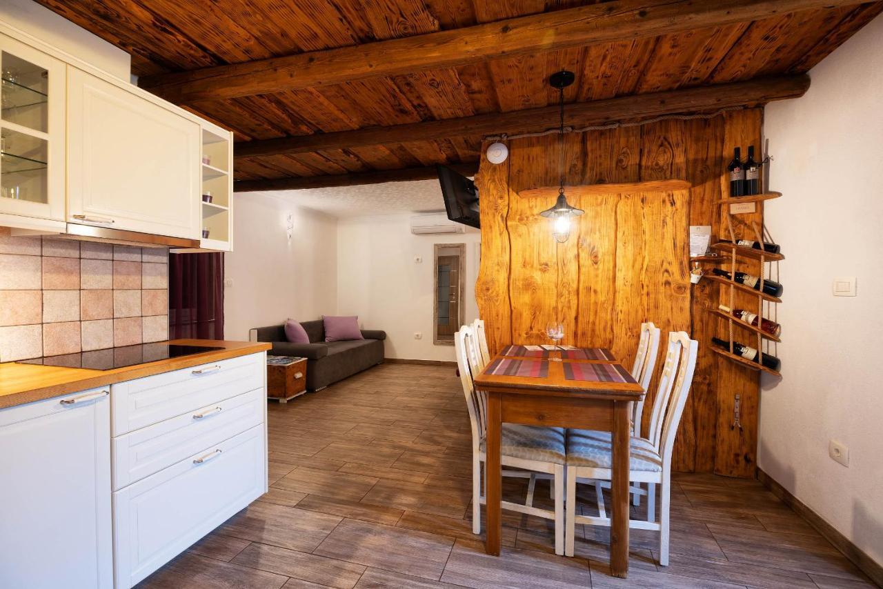Touristfarm - Apartments "Red Fairytale" Marezige Εξωτερικό φωτογραφία