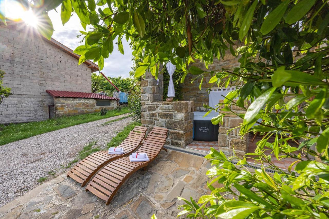 Touristfarm - Apartments "Red Fairytale" Marezige Εξωτερικό φωτογραφία