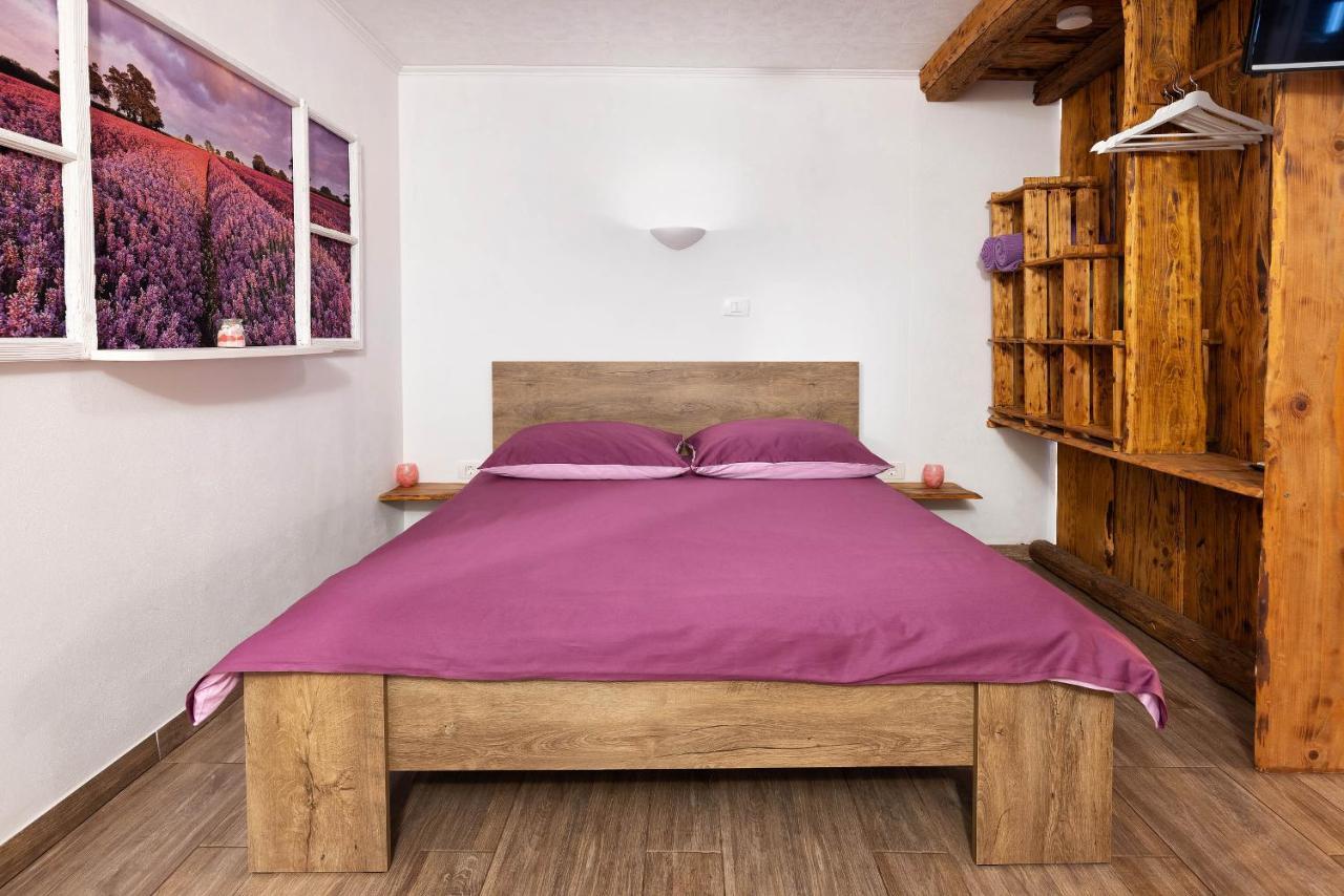 Touristfarm - Apartments "Red Fairytale" Marezige Εξωτερικό φωτογραφία