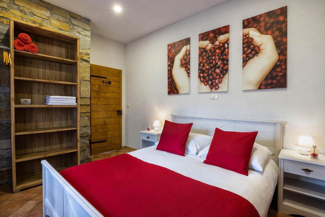 Touristfarm - Apartments "Red Fairytale" Marezige Εξωτερικό φωτογραφία