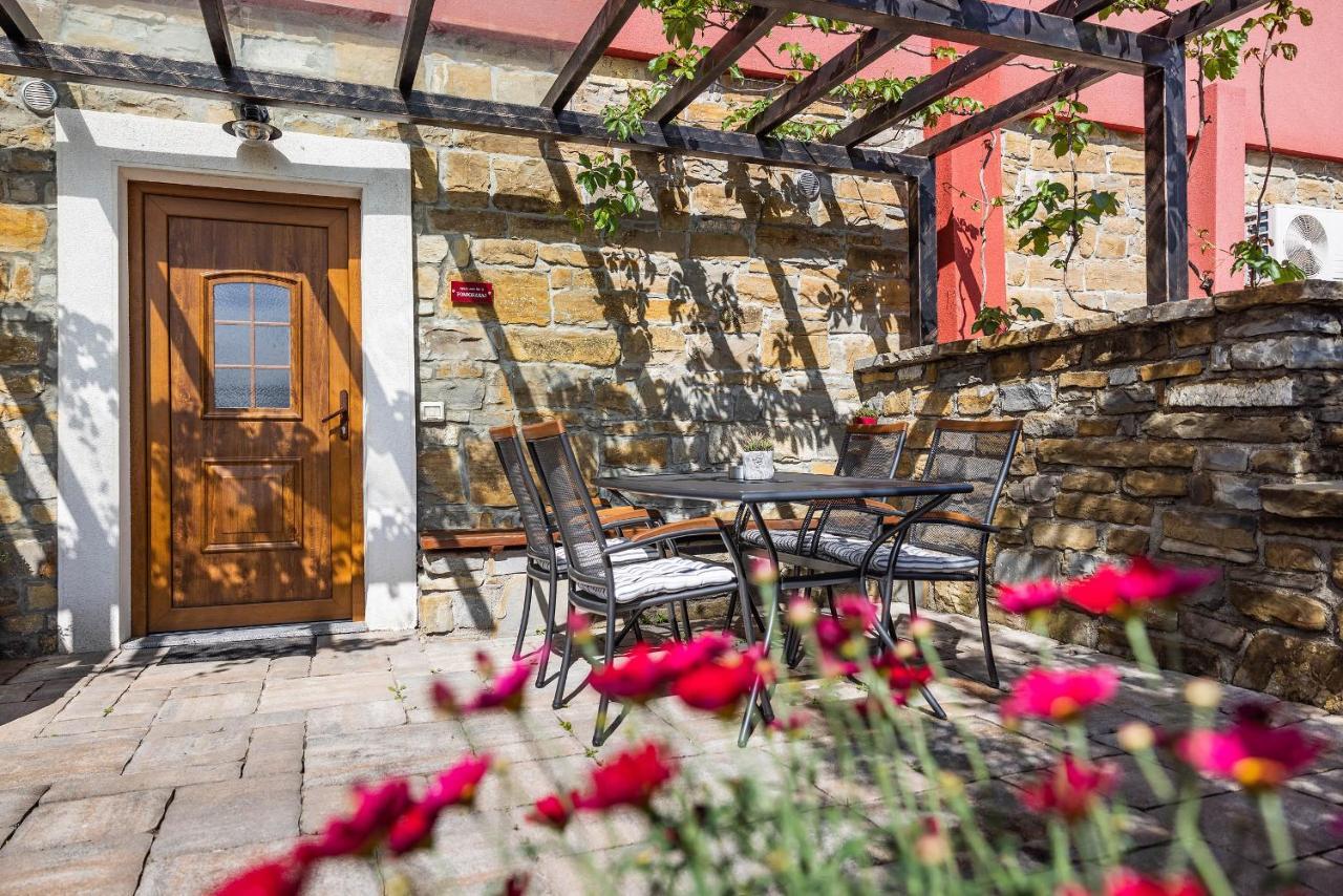 Touristfarm - Apartments "Red Fairytale" Marezige Εξωτερικό φωτογραφία