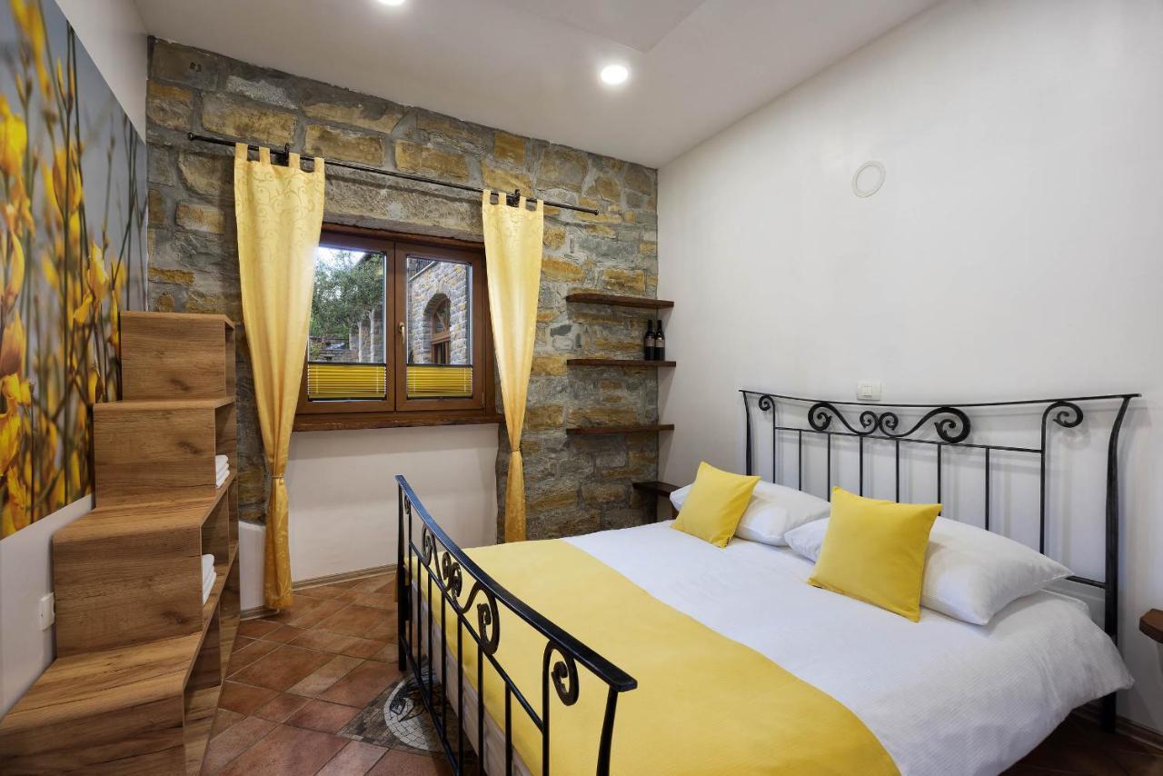 Touristfarm - Apartments "Red Fairytale" Marezige Εξωτερικό φωτογραφία