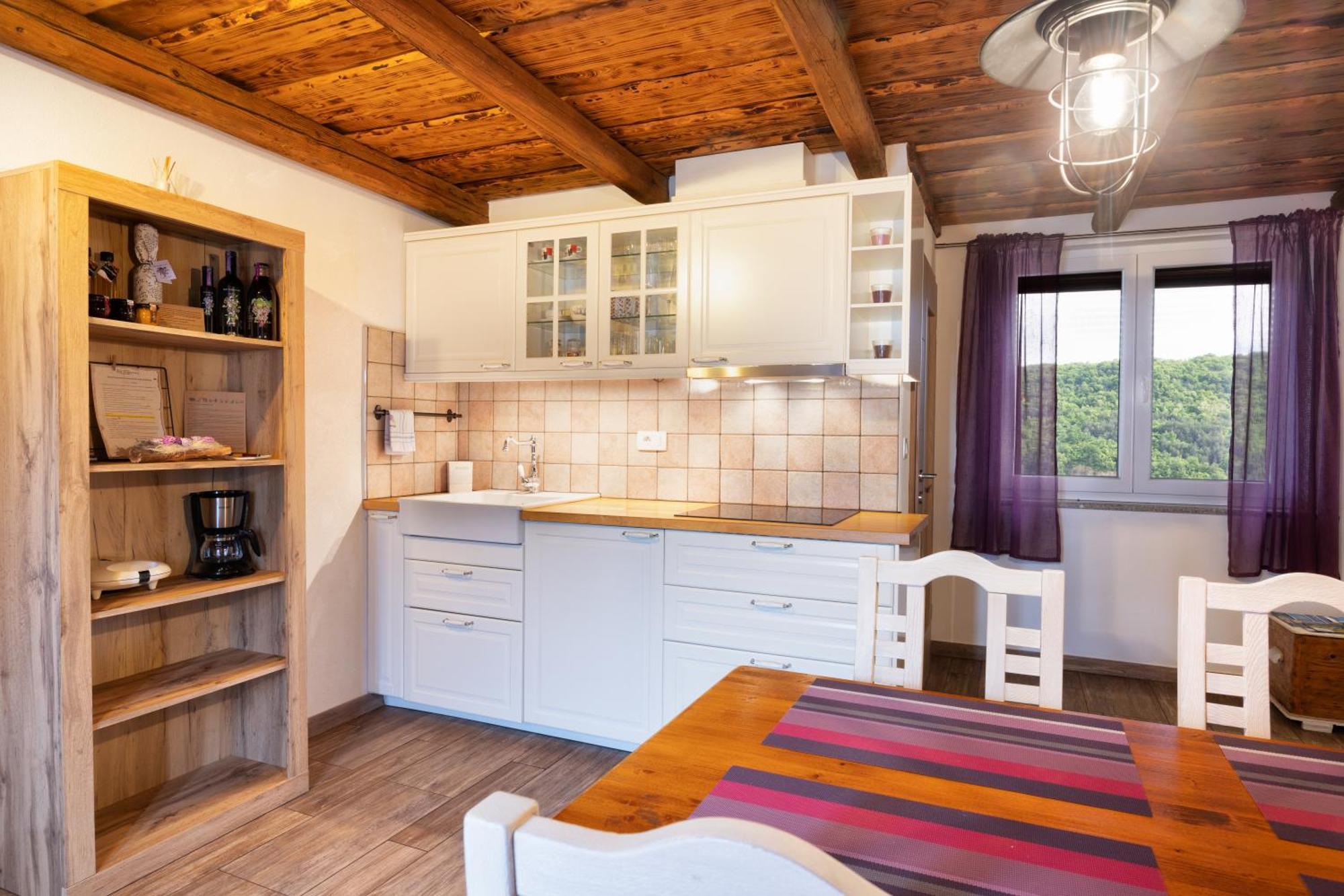 Touristfarm - Apartments "Red Fairytale" Marezige Εξωτερικό φωτογραφία