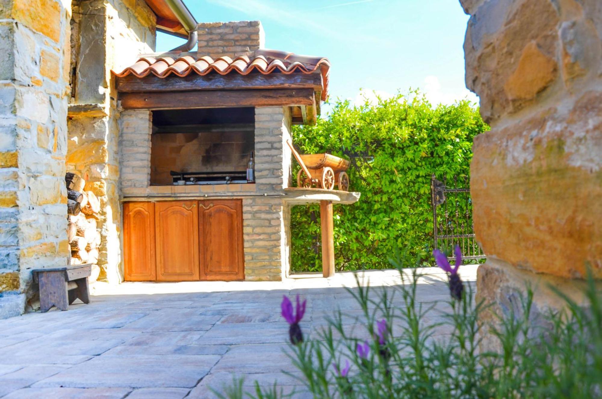 Touristfarm - Apartments "Red Fairytale" Marezige Εξωτερικό φωτογραφία