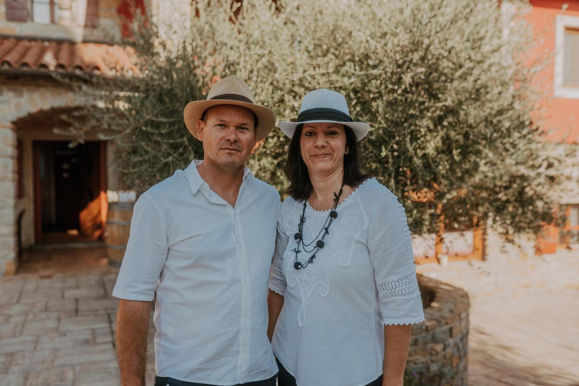 Touristfarm - Apartments "Red Fairytale" Marezige Εξωτερικό φωτογραφία